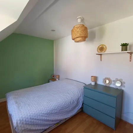 3-room With Balcony 10 Minutes From The Center
