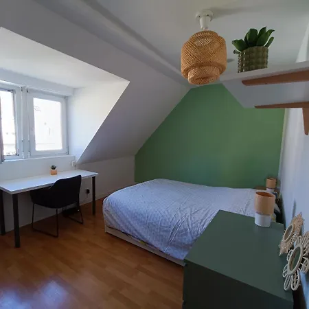 Lejlighed 3-room With Balcony 10 Minutes From The Center