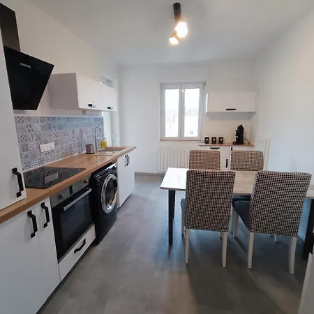 3-room With Balcony 10 Minutes From The Center