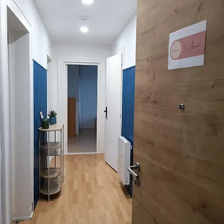 3-room With Balcony 10 Minutes From The Center Διαμέρισμα